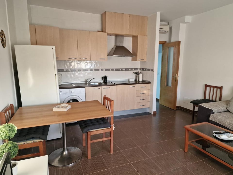Kitchen or kitchenette, Dining area, pet friendly, stove