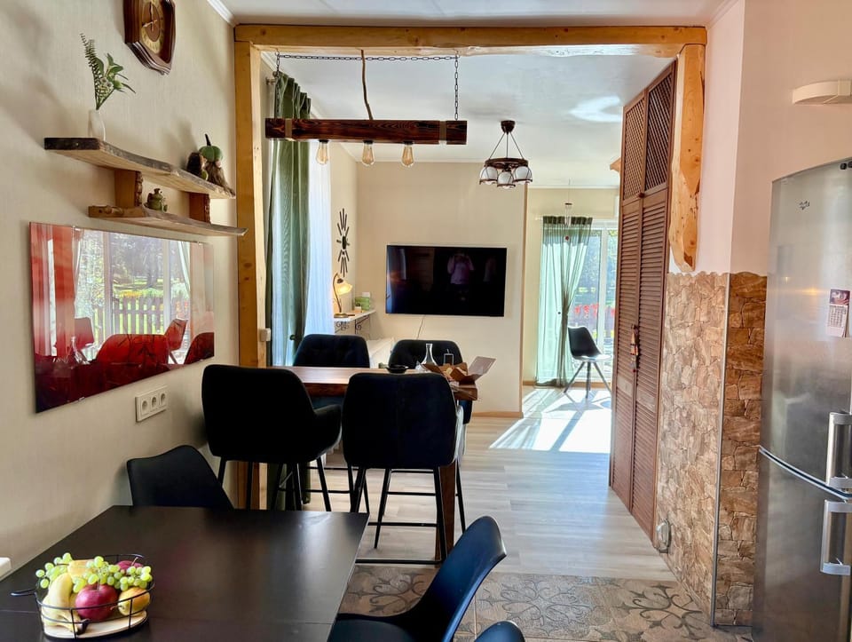 TV and multimedia, Kitchen or kitchenette, Living room