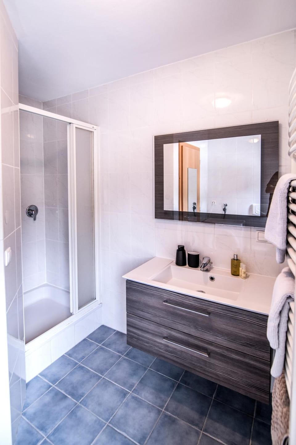 Shower, towels