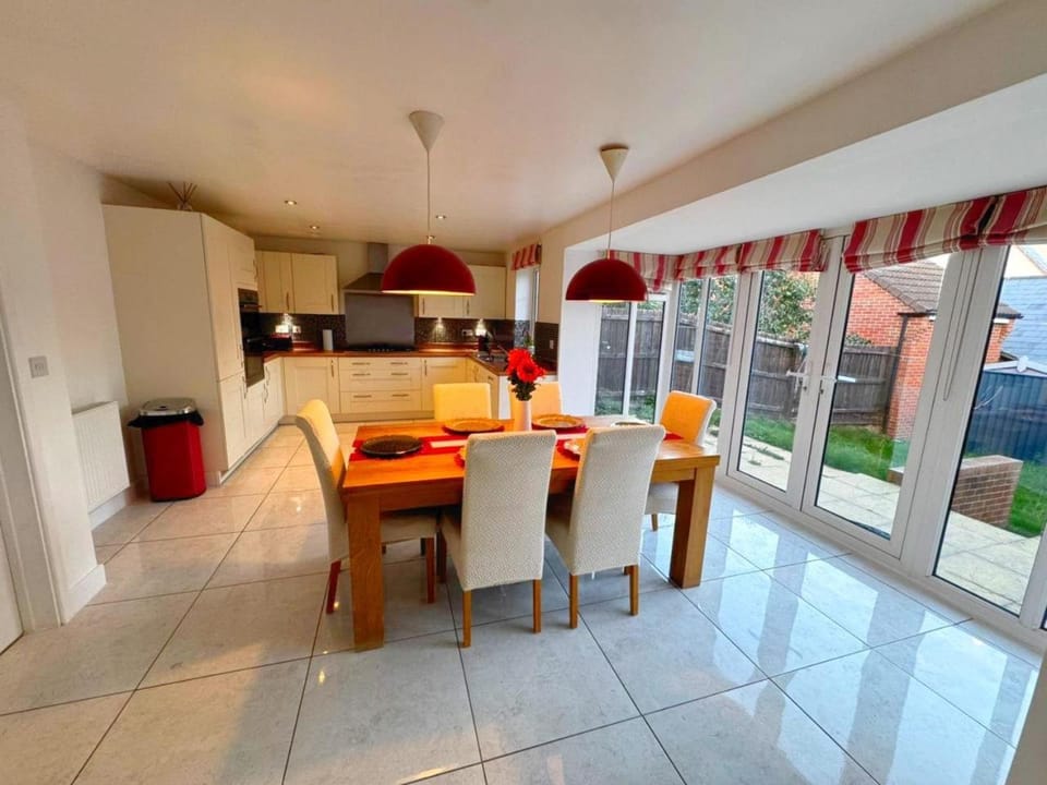 Cozy Stays Taunton House in Taunton