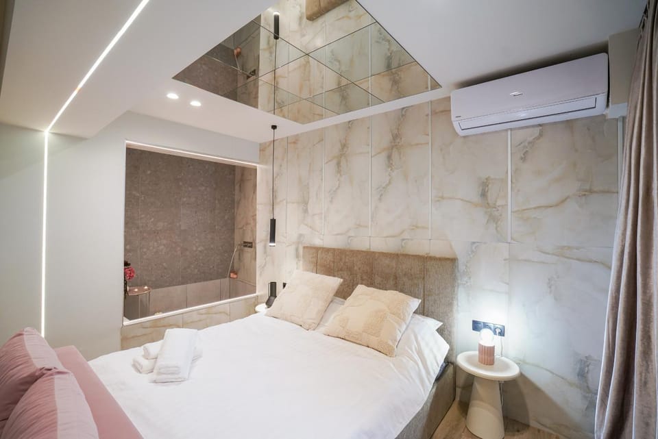 Bed, Bathroom, Photo of the whole room, Bedroom, towels, air conditioner