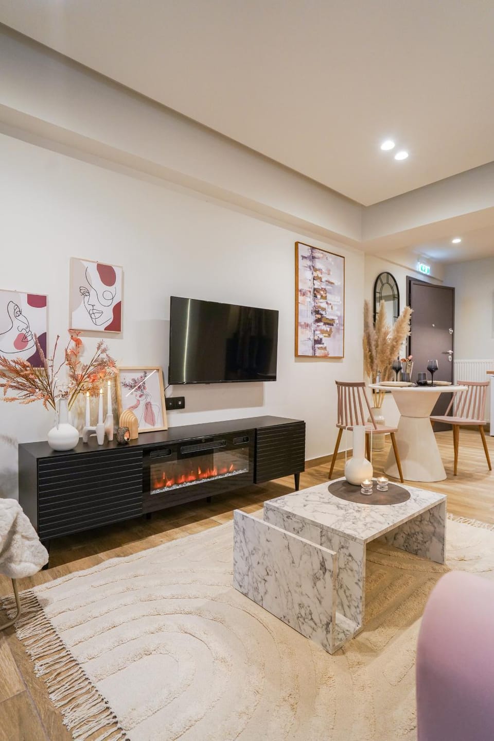 Communal lounge/ TV room, TV and multimedia, Living room, Seating area, Evening entertainment