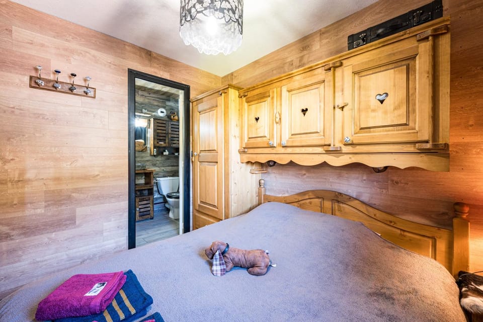 Bathroom, Living room