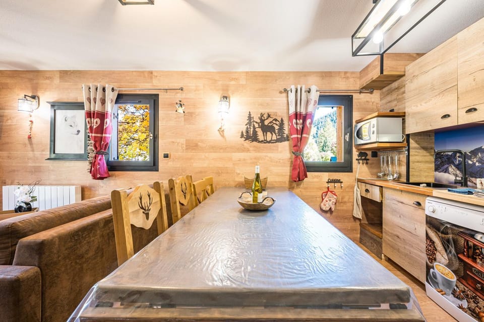 Property building, Kitchen or kitchenette, Living room