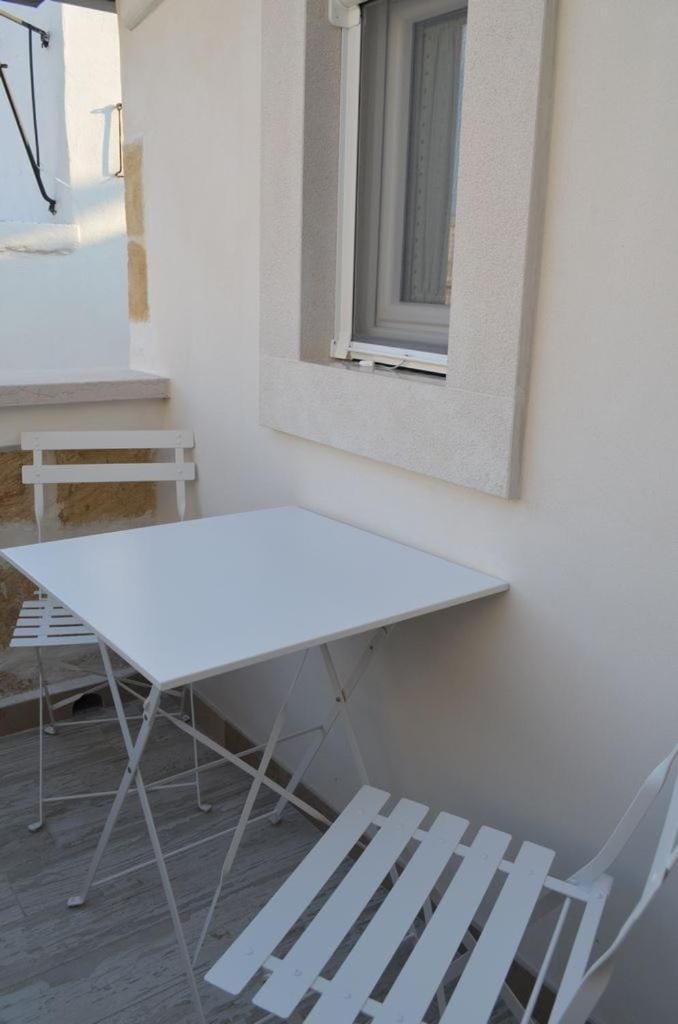 Property building, Balcony/Terrace, Dining area
