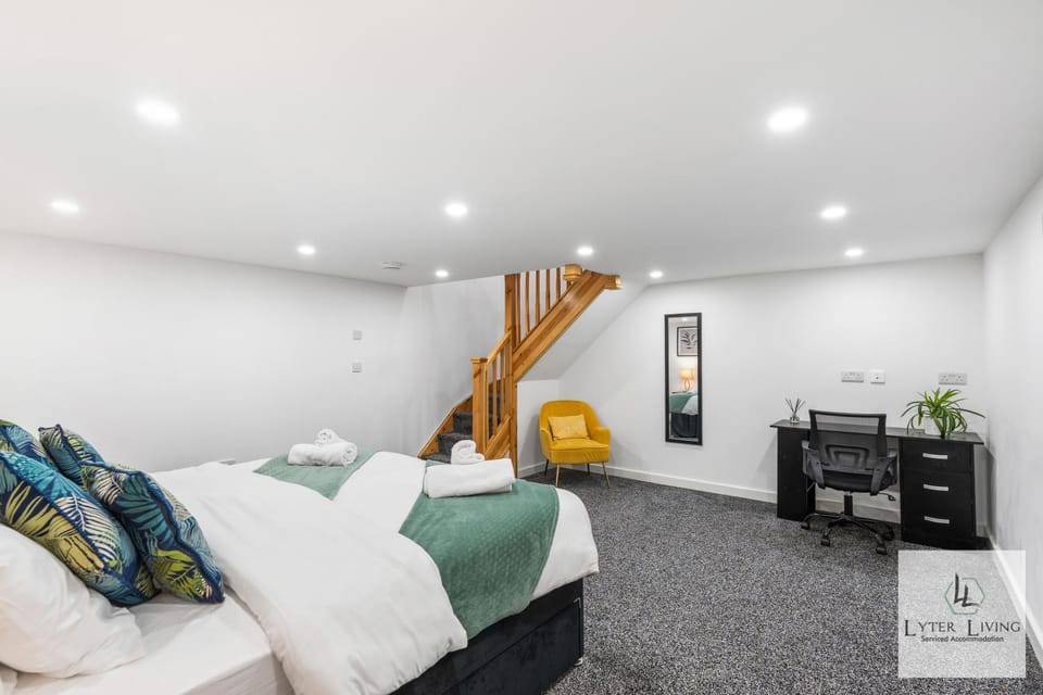Bed, Photo of the whole room, Bedroom