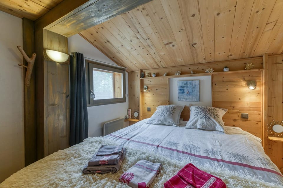 Property building, Living room, Bedroom