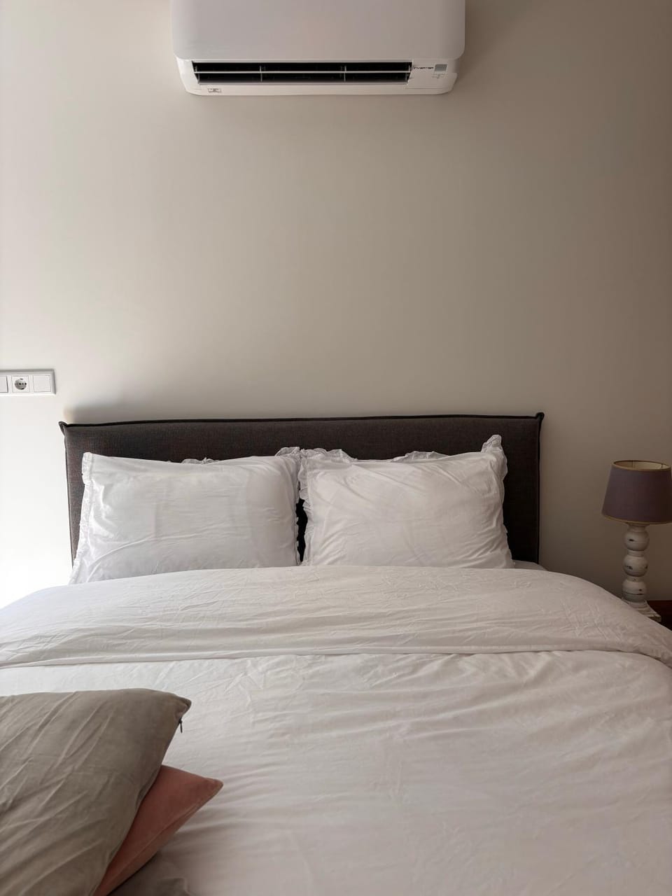 Bed, Bedroom, air conditioner