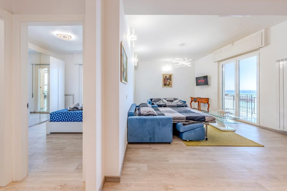 Bed, TV and multimedia, Living room, Photo of the whole room, Seating area, Bedroom