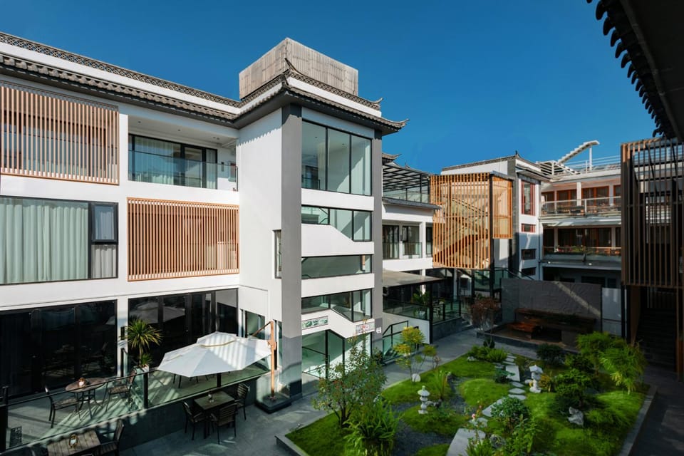 Property building, Spring, Day, Garden, City view, Garden view, Location