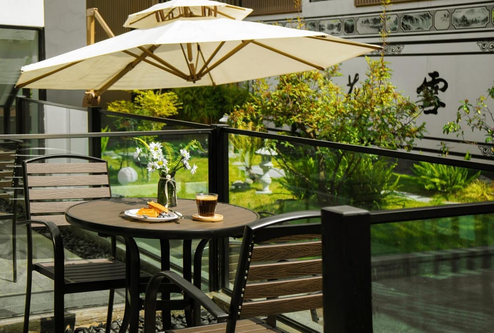 Garden, View (from property/room), Balcony/Terrace, Seating area, Garden view