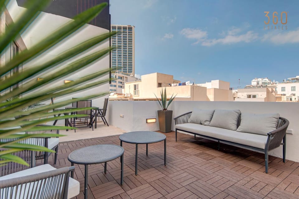 Patio, Day, View (from property/room), Balcony/Terrace, Living room, Seating area