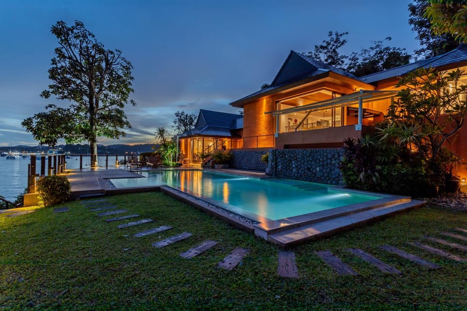 Property building, Garden, Garden view, Pool view, Sea view, Swimming pool, Sunset, sunbed