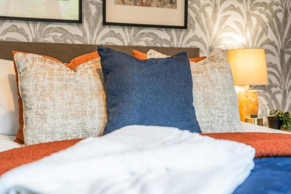 4-Bed Beeston Getaway - Free Parking House in Nottingham