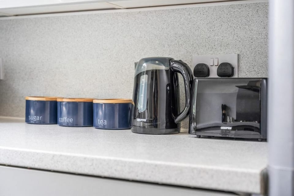 4-Bed Beeston Getaway - Free Parking House in Nottingham