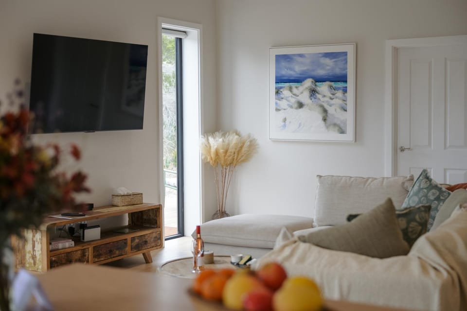 TV and multimedia, Living room, Evening entertainment
