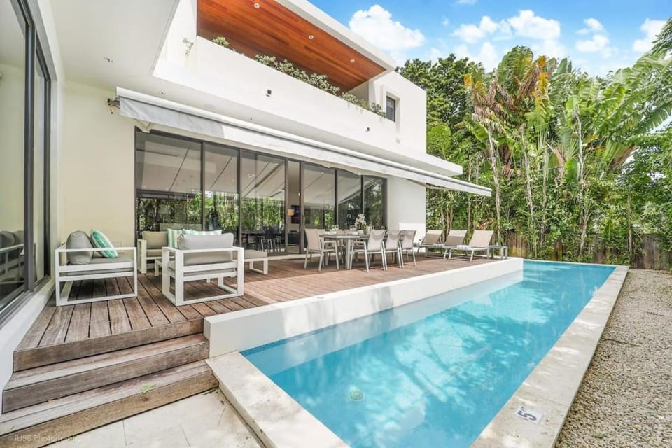 Patio, Pool view, Swimming pool