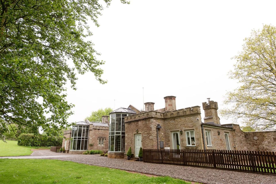 Property building, Spring, Day, Garden view, Landmark view