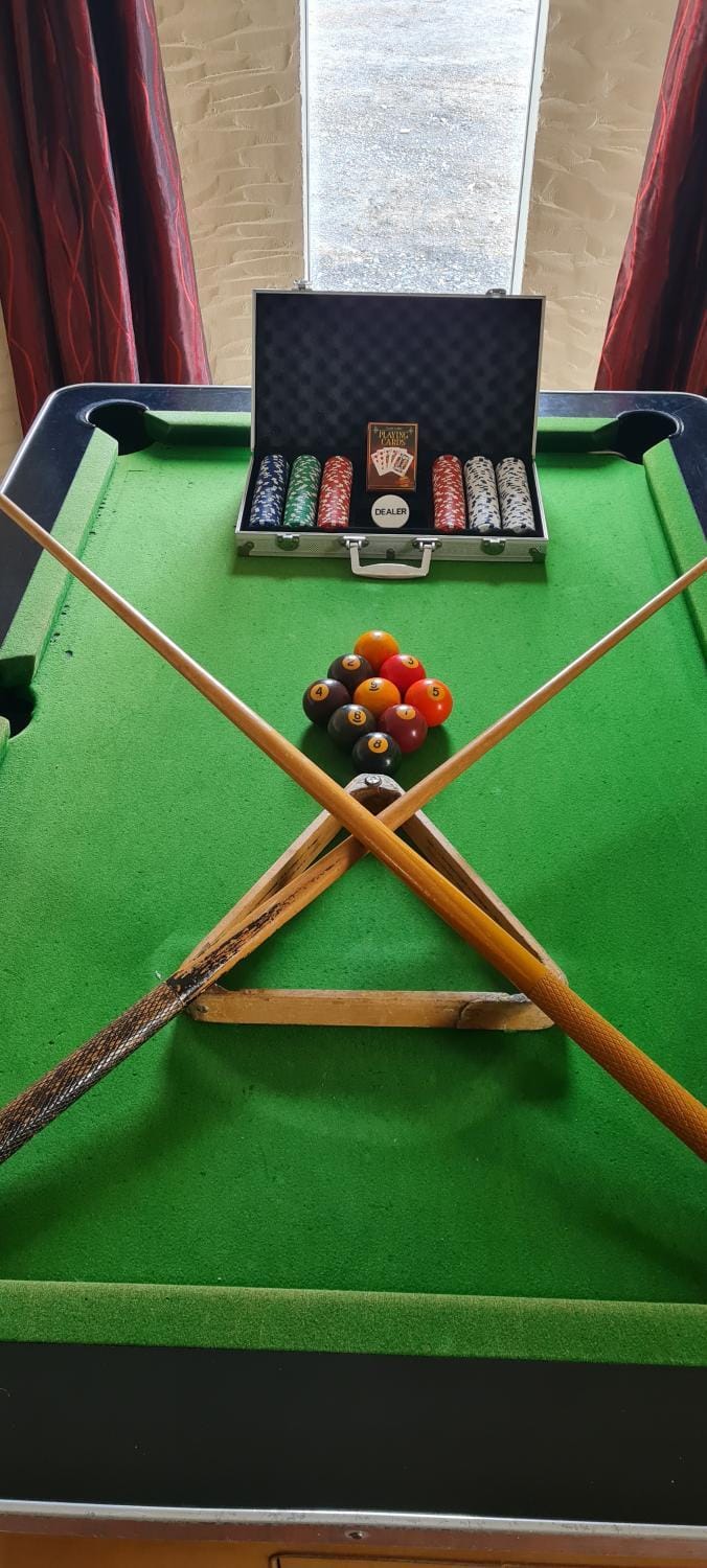 Billiard, Game Room