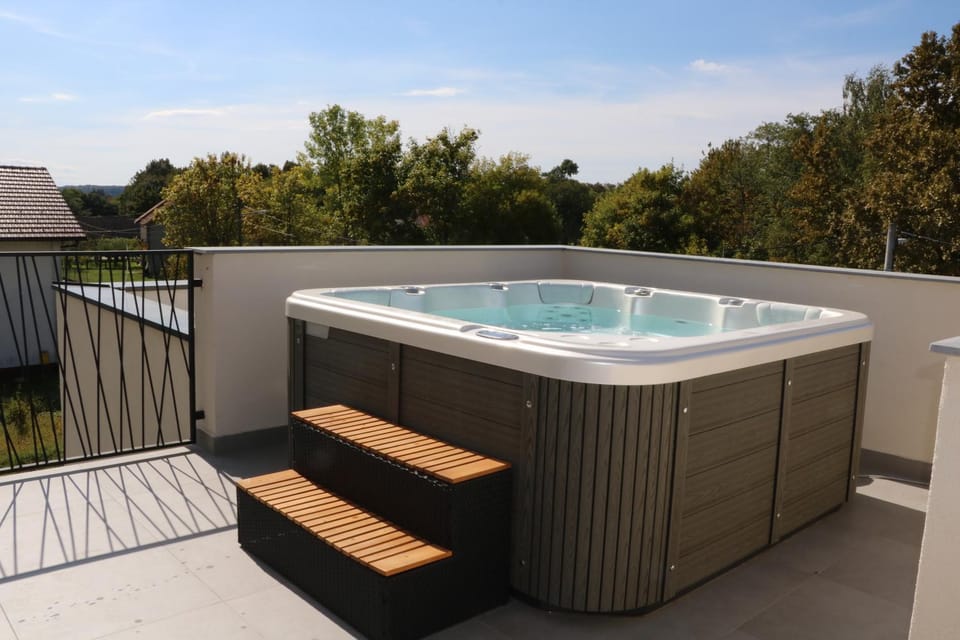 Hot Tub, Balcony/Terrace, Spa and wellness centre/facilities, Swimming pool