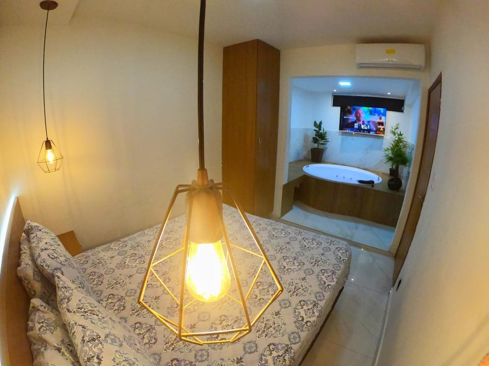 Hot Tub, Photo of the whole room, air conditioner
