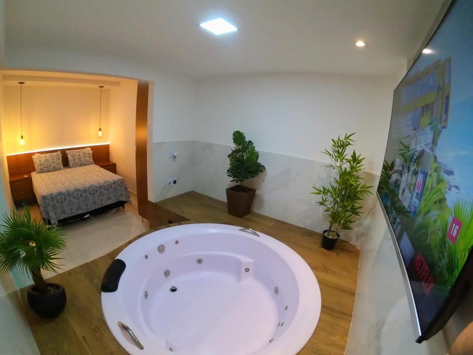 Hot Tub, Bedroom