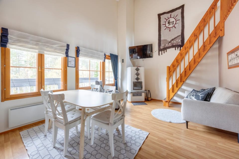 TV and multimedia, Living room, Seating area, Dining area