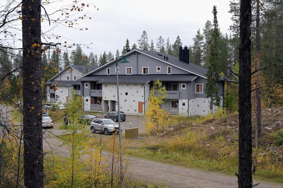 Property building, Day, Neighbourhood, Natural landscape, Parking