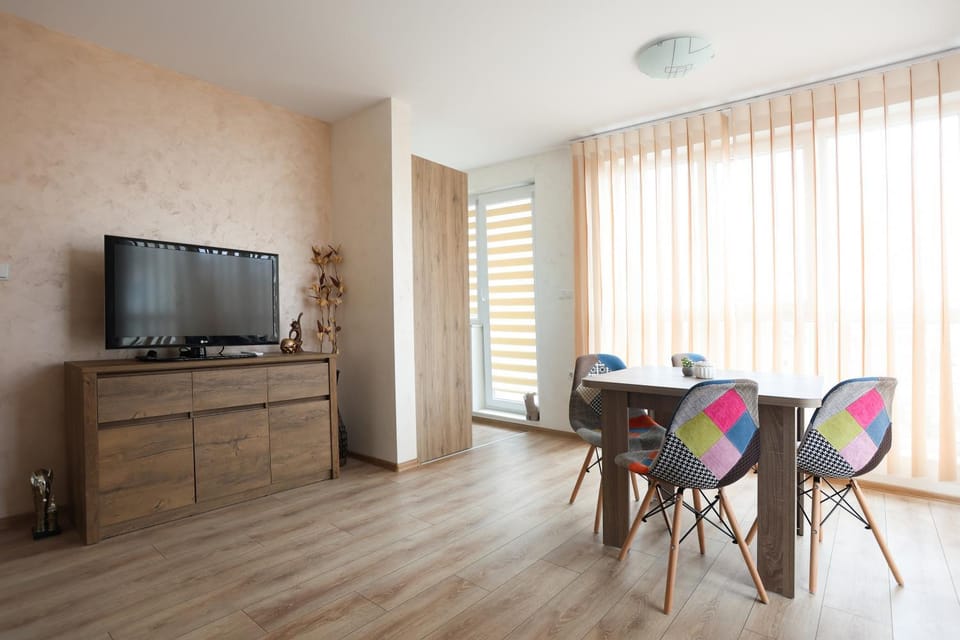 Communal lounge/ TV room, Living room, Dining area