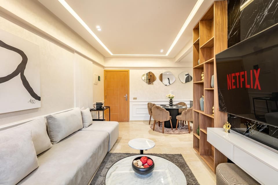 Communal lounge/ TV room, TV and multimedia, Living room, Seating area, Dining area, Evening entertainment