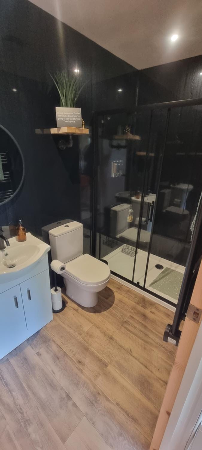 Shower, Toilet, Bathroom