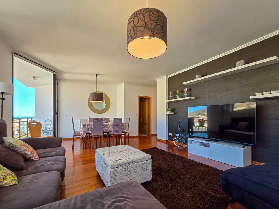 Communal lounge/ TV room, TV and multimedia, Living room, Seating area, Bedroom