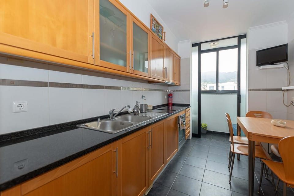 TV and multimedia, Kitchen or kitchenette, dishwasher, oven, stove