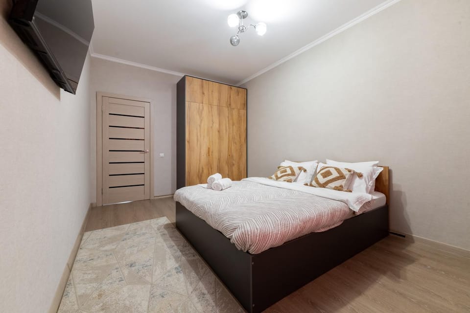 Bed, TV and multimedia, Photo of the whole room, Bedroom, towels, wardrobe