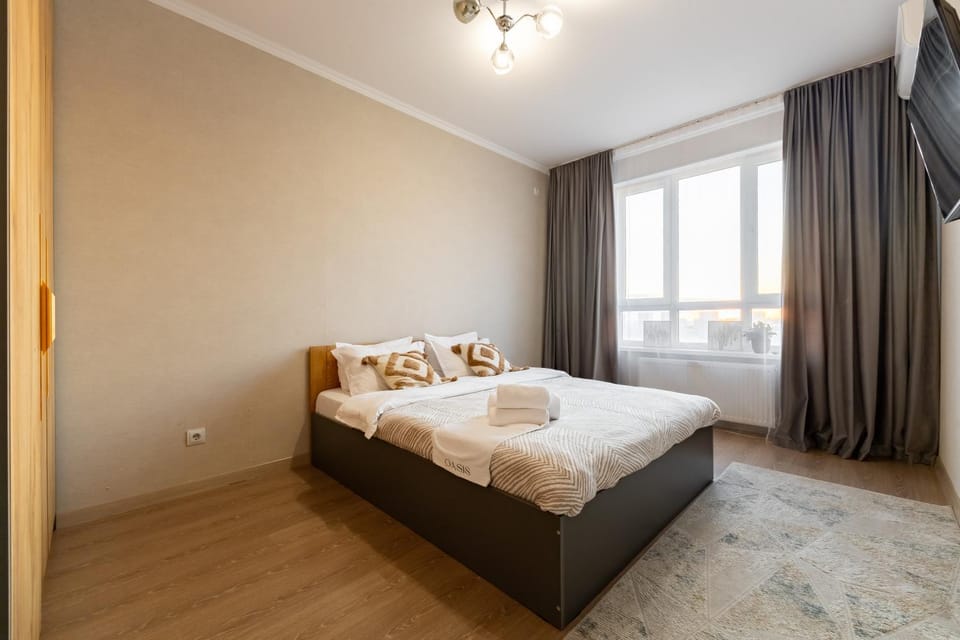 Bed, Photo of the whole room, Bedroom, towels