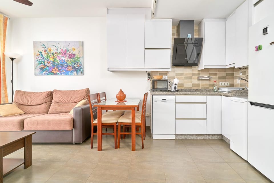 Property building, Kitchen or kitchenette, Living room