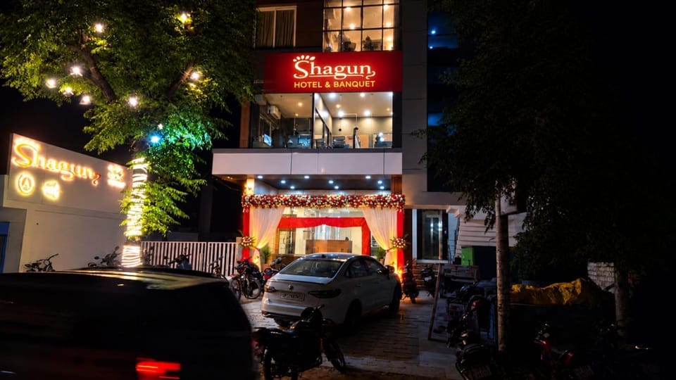 Property building, Night, Street view, Location, Parking