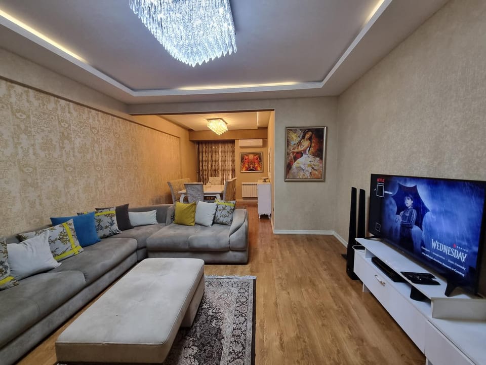 Communal lounge/ TV room, Bed, TV and multimedia, Living room, Seating area