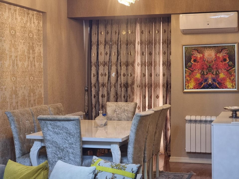 Living room, Seating area, Dining area, air conditioner