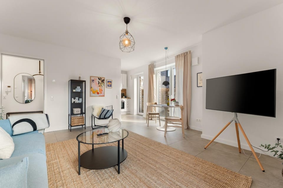 TV and multimedia, Living room, Dining area