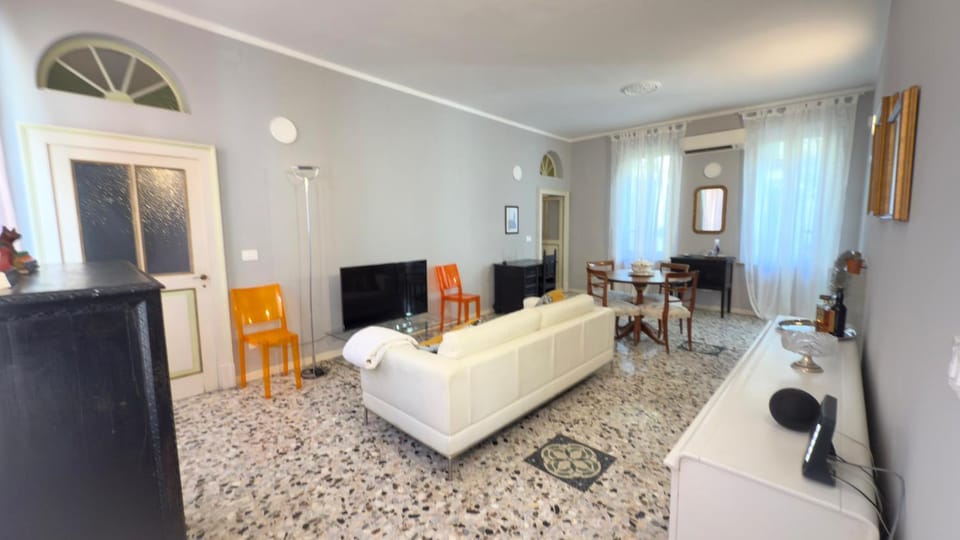 Living room, Seating area, Dining area, Evening entertainment