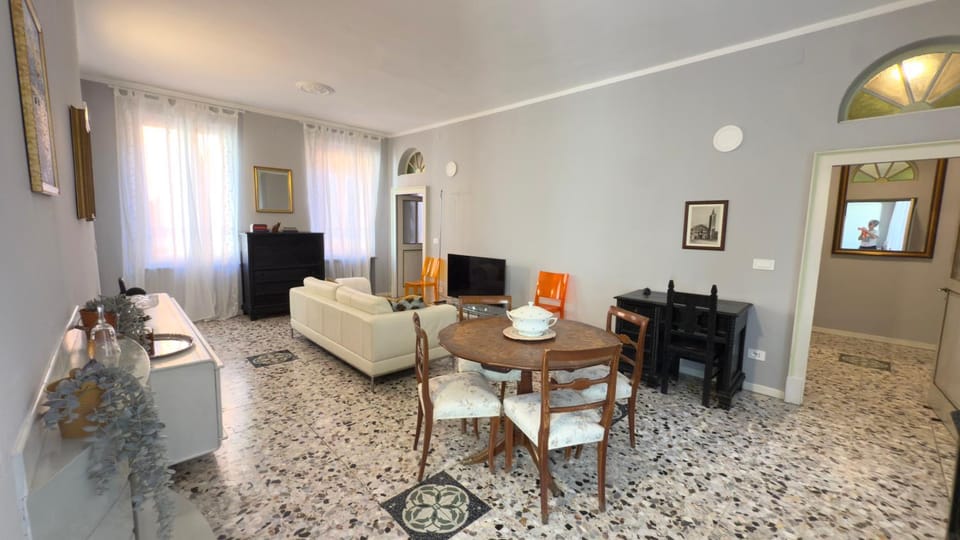 TV and multimedia, Living room, Dining area