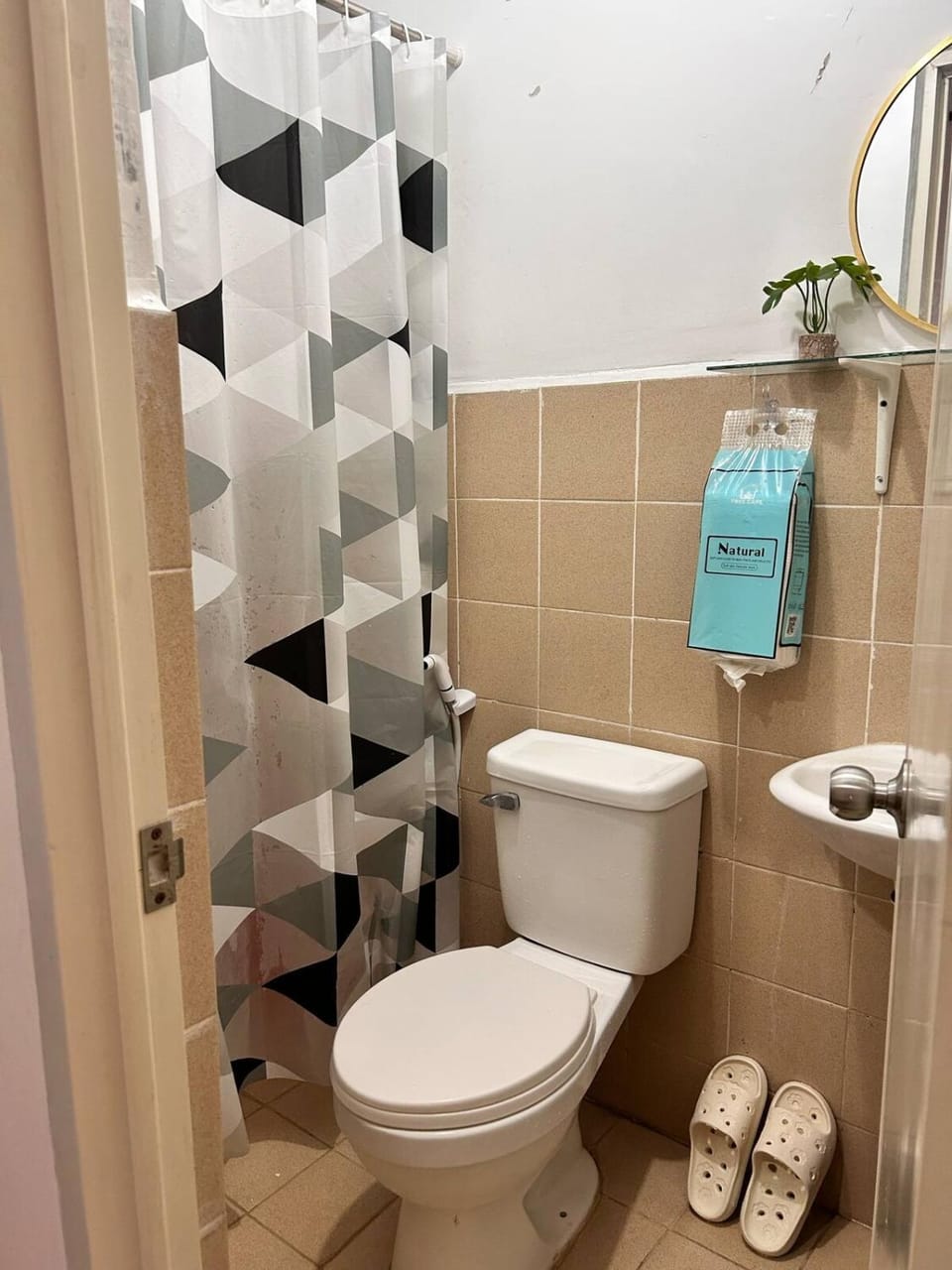 Shower, Toilet, Bathroom, bidet, towels