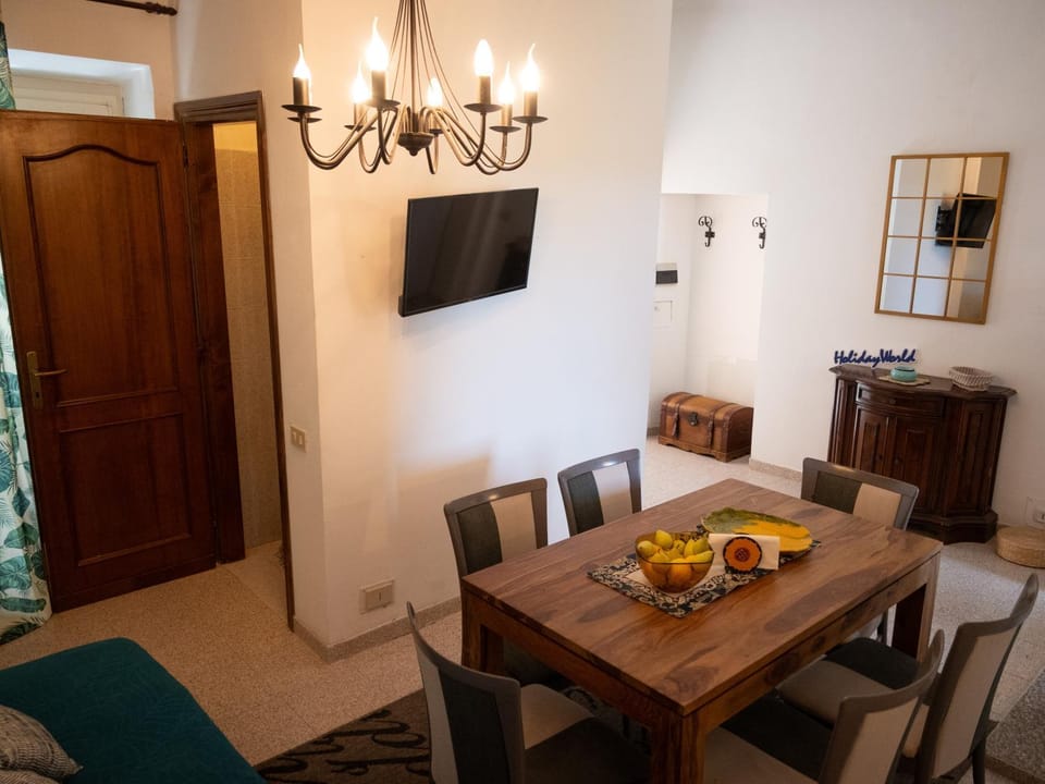 TV and multimedia, Living room, Seating area, Dining area