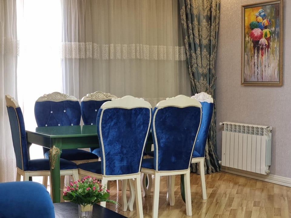 Living room, Seating area, internet
