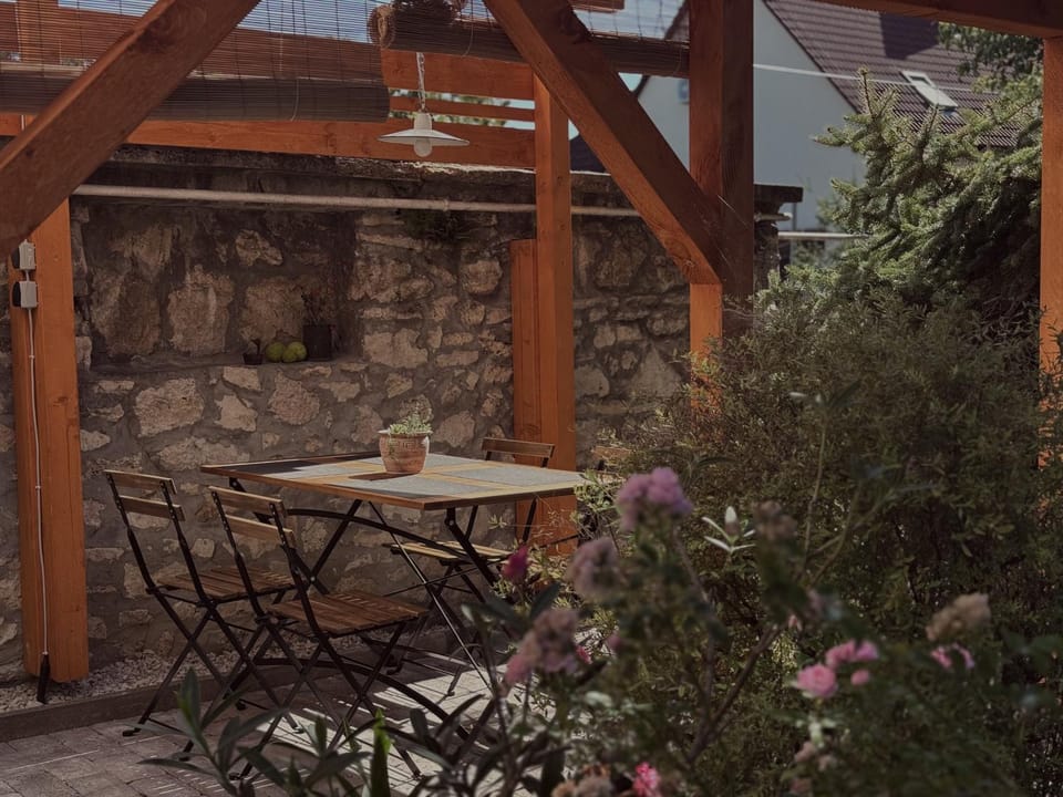 Patio, Garden, Dining area