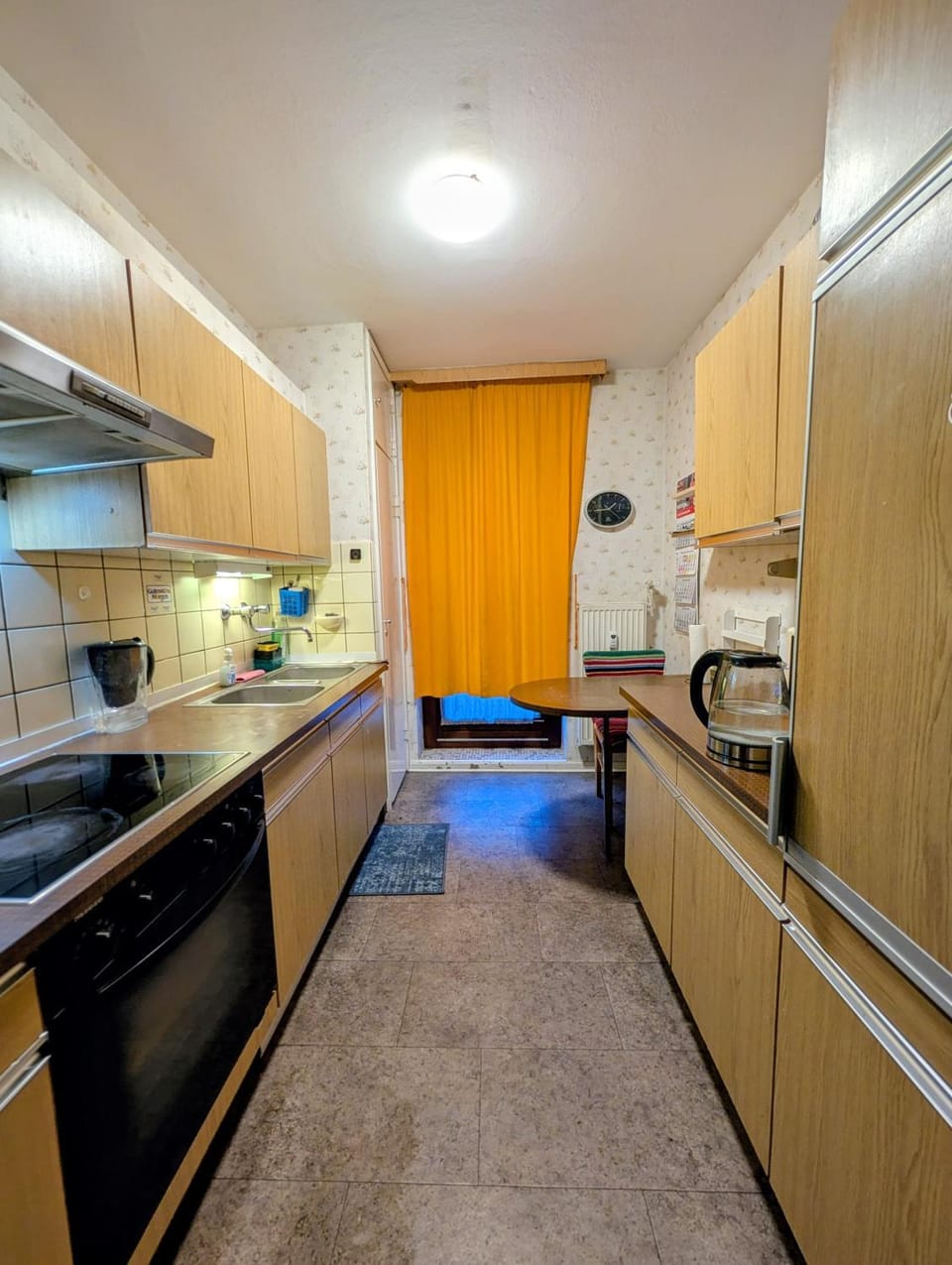 Kitchen or kitchenette, oven