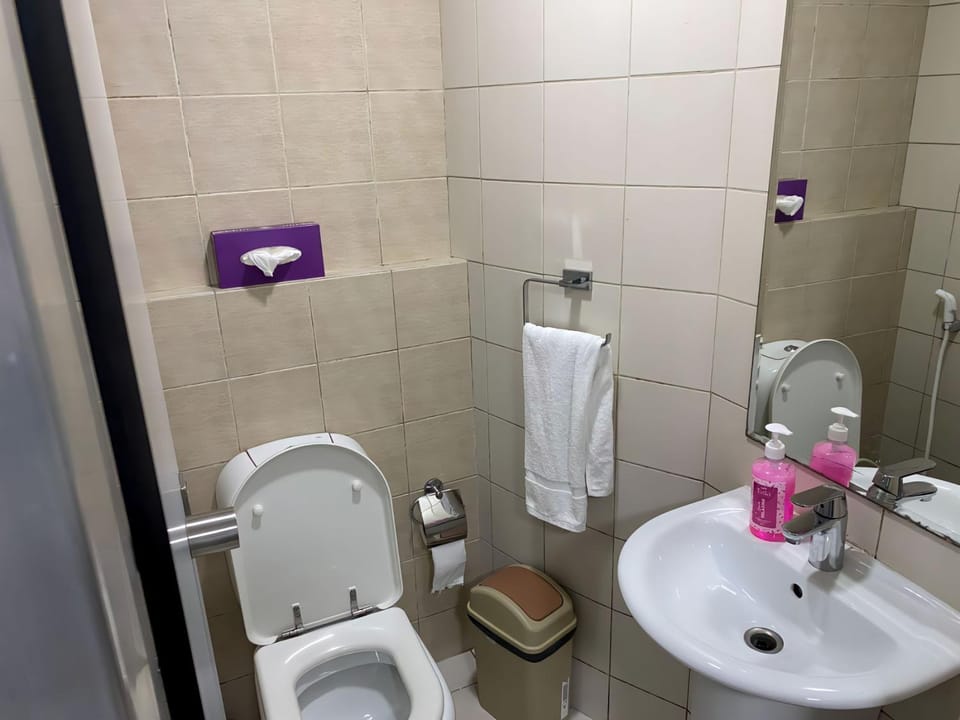 Boutique Master Room - Abu Dhabi Centre Hostel in Abu Dhabi