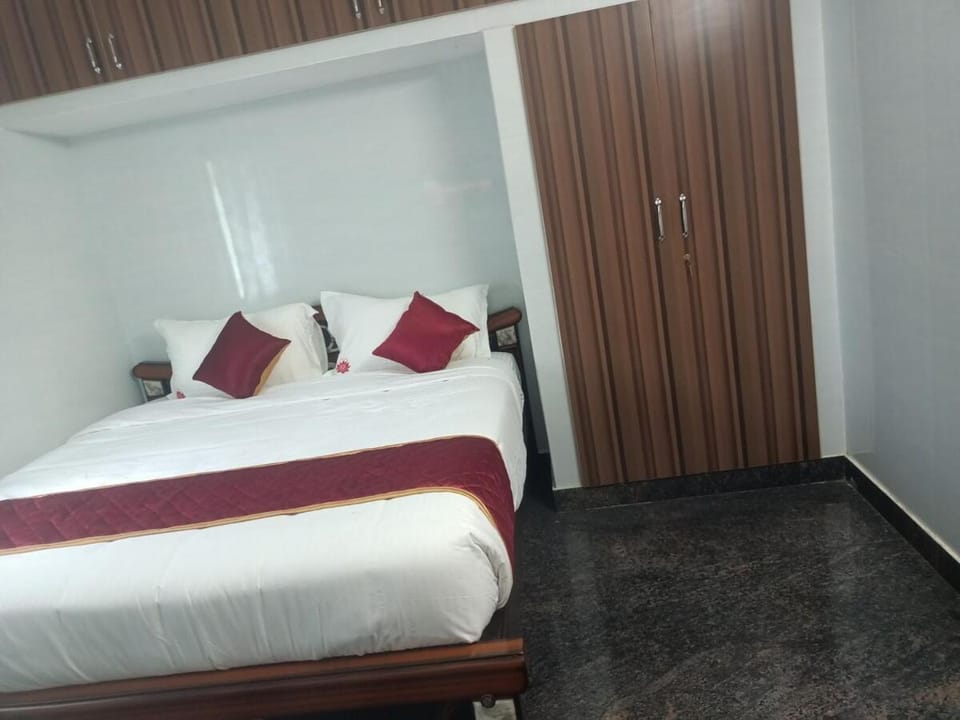 Bed, Photo of the whole room, Bedroom, wardrobe