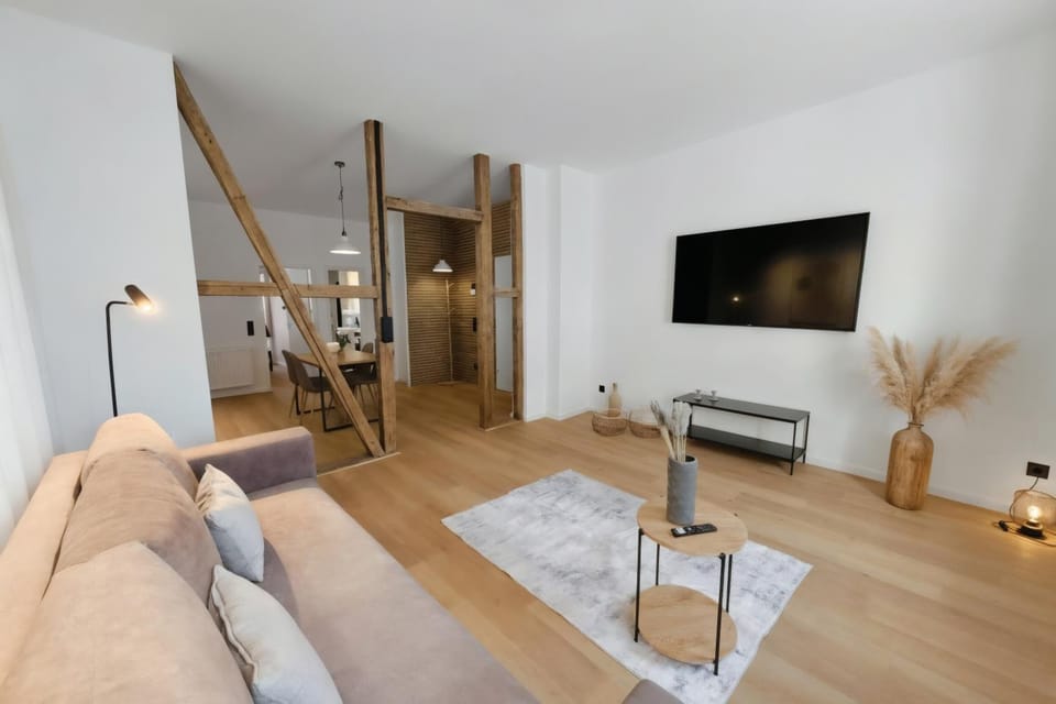 Communal lounge/ TV room, Bed, TV and multimedia, Living room, Photo of the whole room, Seating area